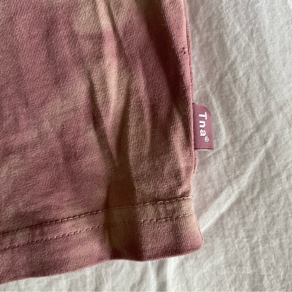 Aritzia TNA laid back tee - Picture 6 of 7